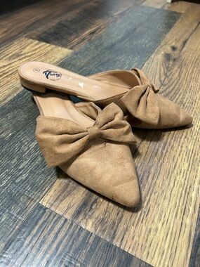 Trary Tan Bow Pointed-Toe Slip-On Mules